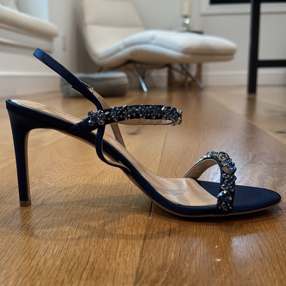 Jewel Badgley Mischka Stiletto in navy satin; size 9 - Picture 6 of 15